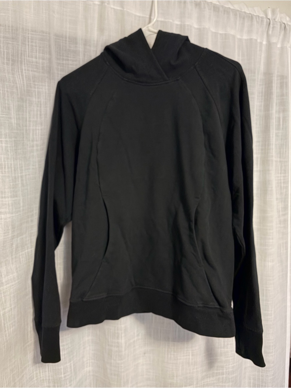 Lululemon women’s black scuba kangaroo packet hoodie